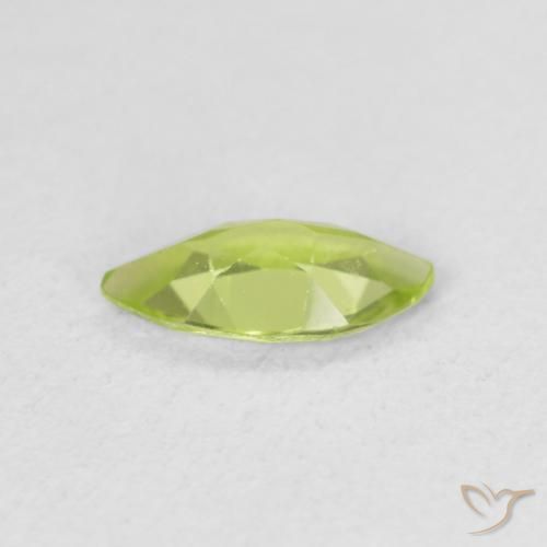 Péridot Vert moyen naturelle Marquise, 0.51 ct, VS