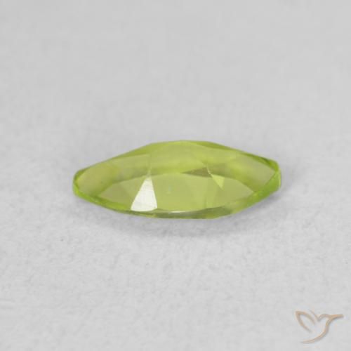 Péridot Vert moyen naturelle Marquise, 0.52 ct, VS