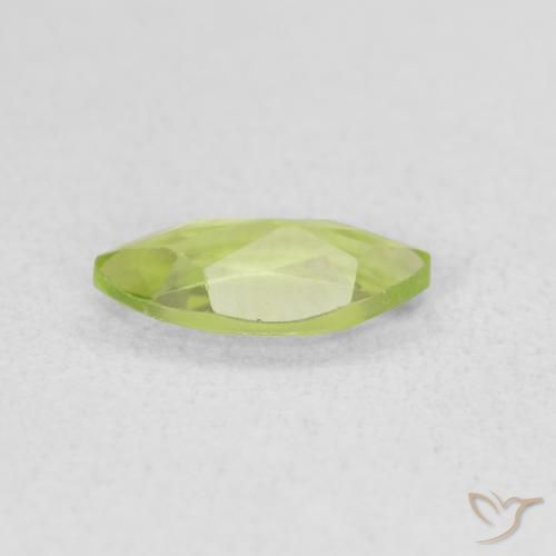 Péridot Vert moyen naturelle Marquise, 0.55 ct, VS