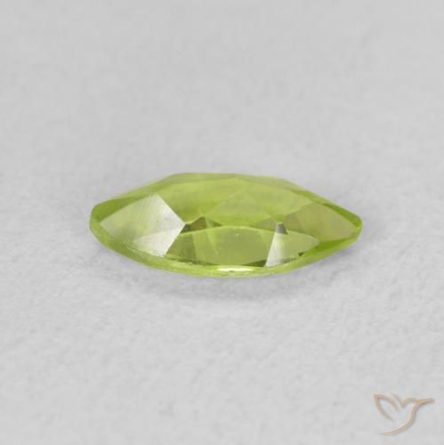 Péridot Vert clair naturelle Marquise, 0.57 ct, VS