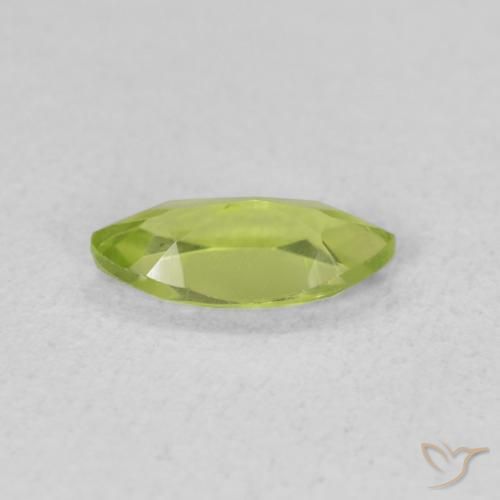 Péridot Vert moyen naturelle Marquise, 0.58 ct, VVS-VS