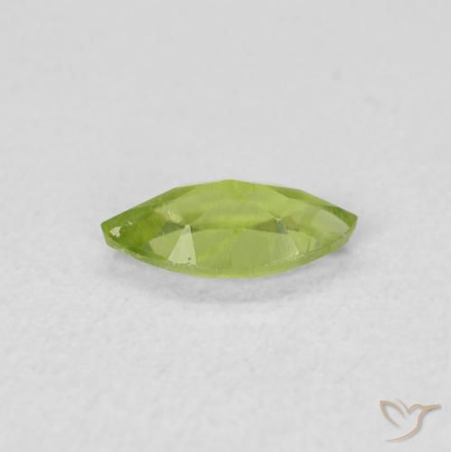 Péridot Vert vif et léger naturelle Marquise, 0.55 ct, VS