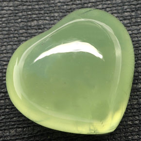 Préhnite vert naturelle transparent, 48,76 ct, transparent / translucide