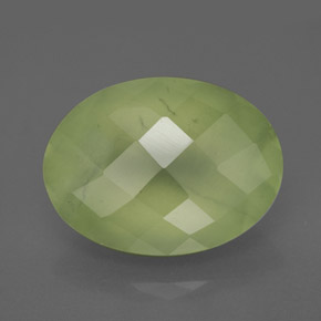 Préhnite vert naturelle transparent, 9,48 ct, transparent / translucide