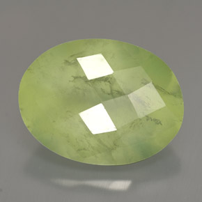 Préhnite vert naturelle transparent, 10,47 ct, transparent / translucide