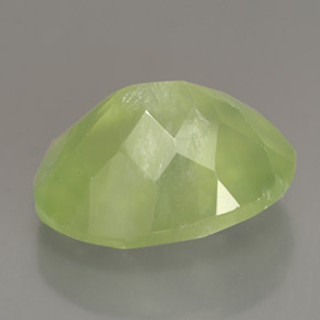 Préhnite vert naturelle transparent, 10,47 ct, transparent / translucide