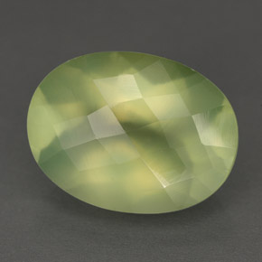 Préhnite vert naturelle transparent, 9,74 ct, transparent / translucide