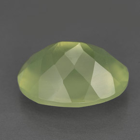 Préhnite vert naturelle transparent, 9,74 ct, transparent / translucide