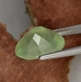 Préhnite vert naturelle coupe ovale, 4,81 ct, translucide