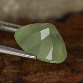 Préhnite vert naturelle coupe ovale, 4,78 ct, translucide