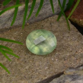 Préhnite vert naturelle coupe ovale, 4,81 ct, translucide