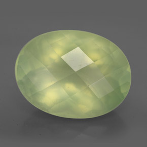 Préhnite vert naturelle transparent, 9,56 ct, transparent / translucide