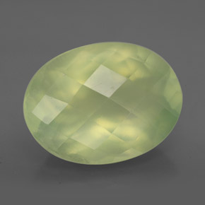 Préhnite vert naturelle transparent, 9,56 ct, transparent / translucide