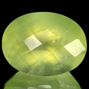 Préhnite vert naturelle transparent, 10,90 ct, transparent / translucide