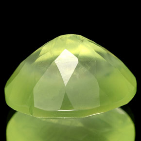 Préhnite vert naturelle transparent, 10,90 ct, transparent / translucide