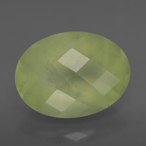 Préhnite vert naturelle transparent, 9,33 ct, transparent / translucide
