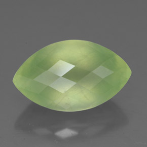 Préhnite vert naturelle transparent, 5,65 ct, transparent / translucide
