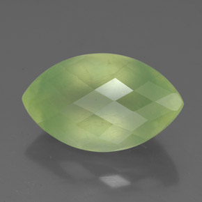 Préhnite vert naturelle transparent, 5,65 ct, transparent / translucide