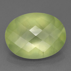 Préhnite vert naturelle transparent, 8,52 ct, transparent / translucide