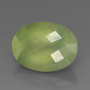 Préhnite vert naturelle transparent, 10,75 ct, transparent / translucide