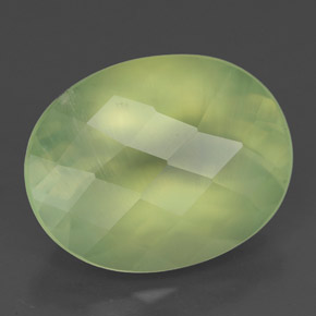 Préhnite vert naturelle transparent, 6,57 ct, transparent / translucide