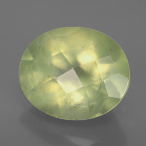 Préhnite vert naturelle transparent, 5,21 ct, transparent / translucide