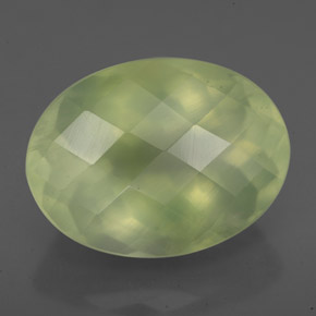 Préhnite vert naturelle transparent, 10,07 ct, transparent / translucide