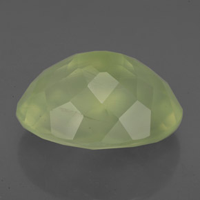 Préhnite vert naturelle transparent, 10,07 ct, transparent / translucide