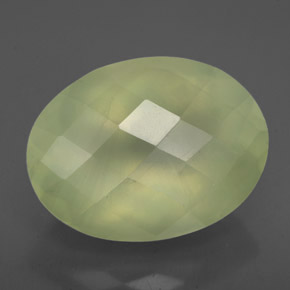 Préhnite vert naturelle transparent, 9,84 ct, transparent / translucide