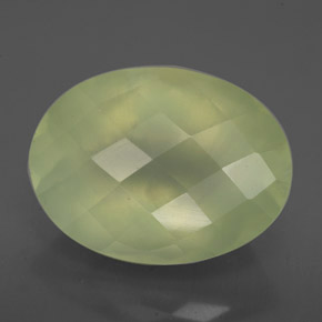 Préhnite vert naturelle transparent, 9,84 ct, transparent / translucide