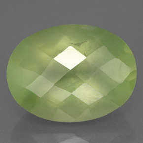 Préhnite vert naturelle transparent, 10,49 ct, transparent / translucide