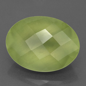 Préhnite vert naturelle transparent, 9,44 ct, transparent / translucide