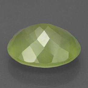 Préhnite vert naturelle transparent, 9,44 ct, transparent / translucide