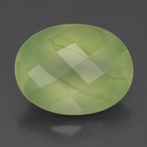 Préhnite vert naturelle transparent, 9,33 ct, transparent / translucide