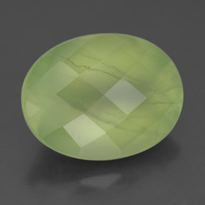 Préhnite vert naturelle transparent, 9,33 ct, transparent / translucide