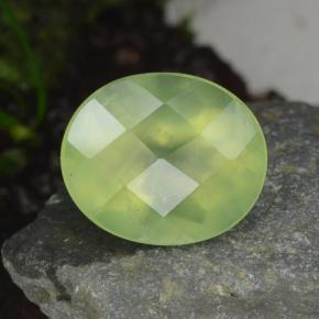 Préhnite vert naturelle coupe ovale, 4,79 ct, translucide