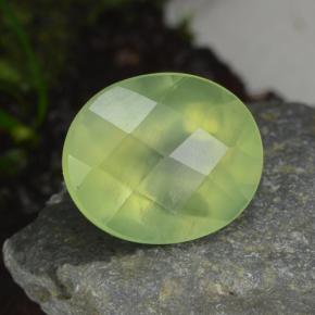 Préhnite vert naturelle coupe ovale, 4,79 ct, translucide