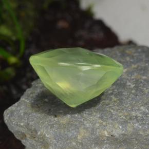 Préhnite vert naturelle coupe ovale, 4,79 ct, translucide