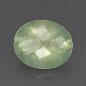 Préhnite vert naturelle transparent, 4,71 ct, transparent / translucide