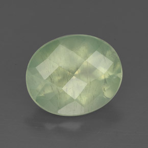 Préhnite vert naturelle transparent, 4,71 ct, transparent / translucide