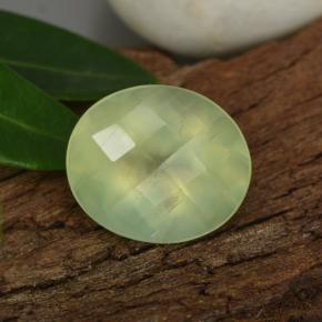 Préhnite vert naturelle coupe ovale, 4,75 ct, translucide