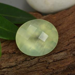 Préhnite vert naturelle coupe ovale, 4,75 ct, translucide