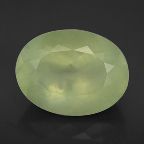Préhnite vert naturelle transparent, 9,40 ct, transparent / translucide
