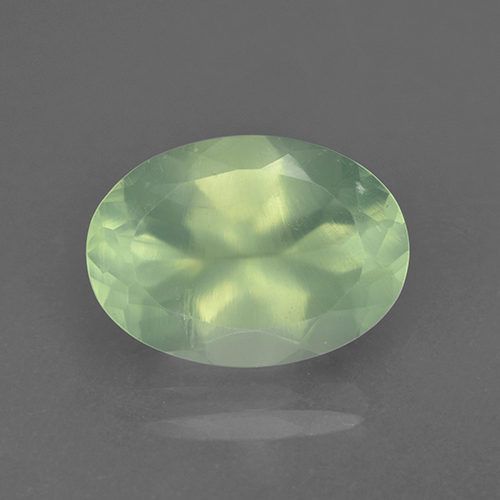 Préhnite vert naturelle coupe ovale, 5,78 ct, translucide