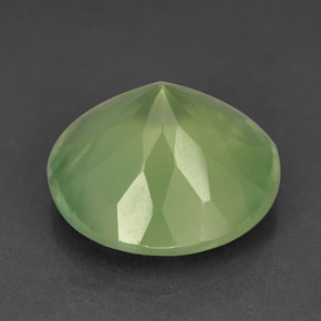 Préhnite vert naturelle transparent, 9,45 ct, transparent / translucide