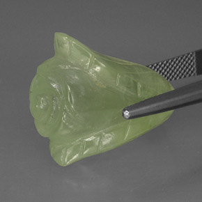 Préhnite vert naturelle transparent, 33,63 ct, transparent / translucide