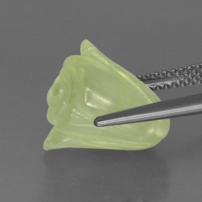 Préhnite vert naturelle transparent, 7,35 ct, transparent / translucide