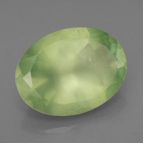 Préhnite vert naturelle transparent, 8,74 ct, transparent / translucide