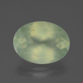 Préhnite vert naturelle coupe ovale, 8,36 ct, transparent