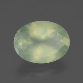 Préhnite vert naturelle coupe ovale, 8,36 ct, transparent